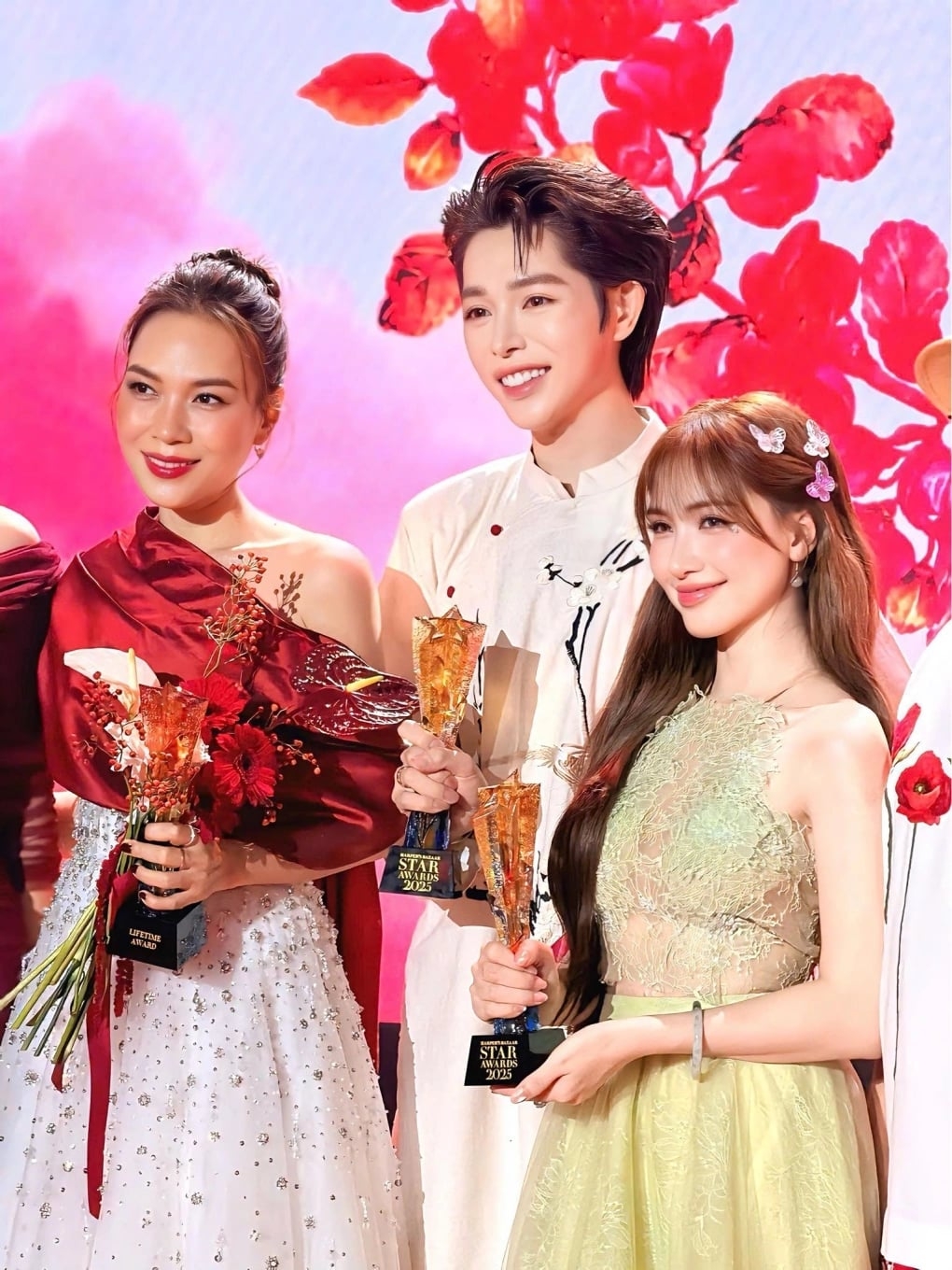 sao viet 2 11 tuan hung huy show chau Au, ve viet nam ngay vi me benh nang hinh anh 6