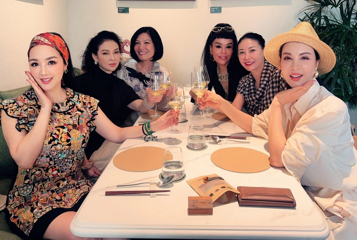 sao viet 27 11 mc mai ngoc khoe vong 2 thon gon sau 7 thang sinh con hinh anh 8