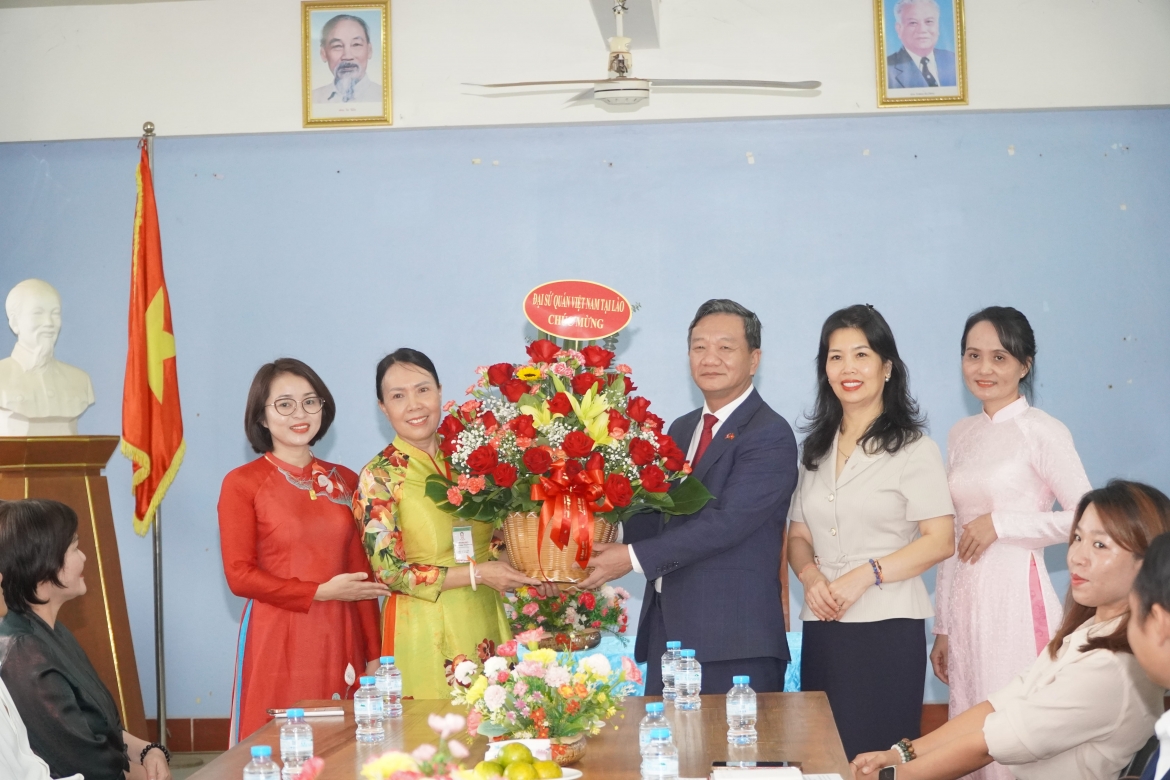 nhieu hoat dong tri an ngay nha giao viet nam tai lao hinh anh 3