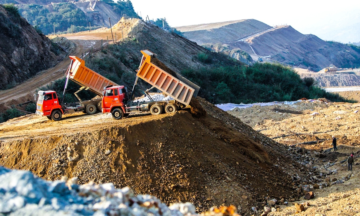 Trung Quốc tạm dừng kiểm soát xuất khẩu đất hiếm, khôi phục nhập khẩu đậu nành Mỹ