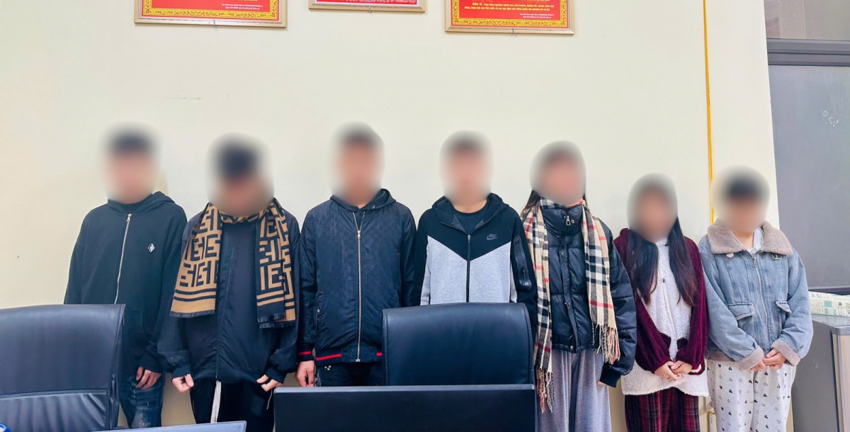 Túng tiền tiêu xài, 7 thanh thiếu niên rủ nhau trộm tiền công đức