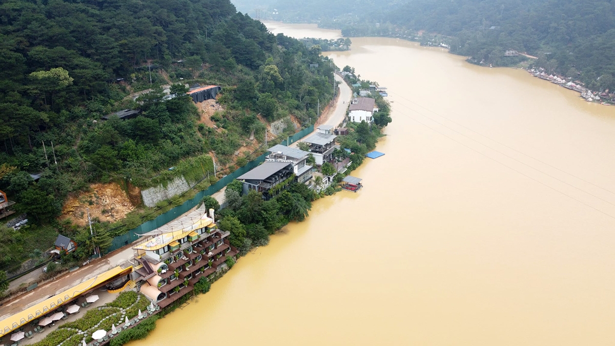 Hồ Đồng Đò đục ngầu, điểm cắm trại của giới trẻ đổi màu bất thường?