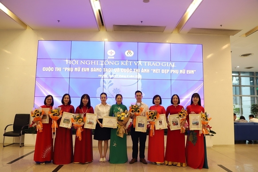 ban nu cong evnnpc bieu tuong nguoi phu nu nganh dien tri tue, ban linh, nhan ai hinh anh 1