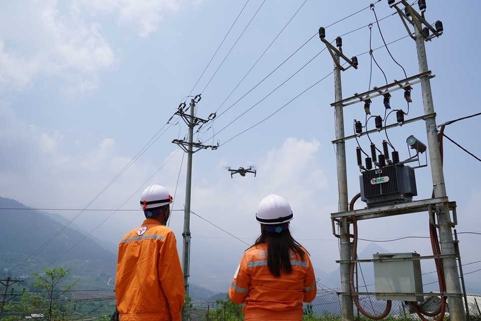 ban nu cong evnnpc bieu tuong nguoi phu nu nganh dien tri tue, ban linh, nhan ai hinh anh 4