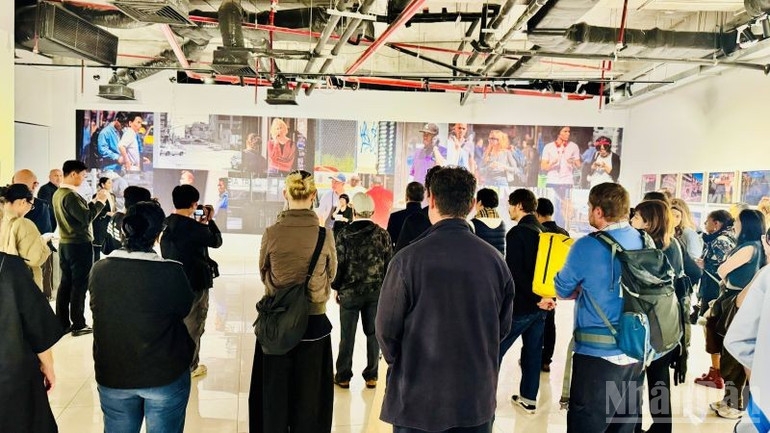 exhibition time and the cities connects vietnamese, swiss photographers picture 1