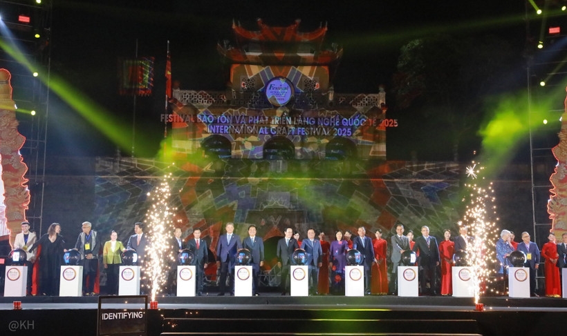 2025 Int'l Craft Village Conservation and Development Festival opens in Hanoi