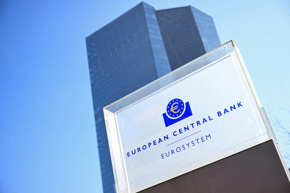 ECB liệt kê 3 rủi ro lớn: Nguy cơ bong bóng AI, Stablecoin và bất ổn địa  chính trị