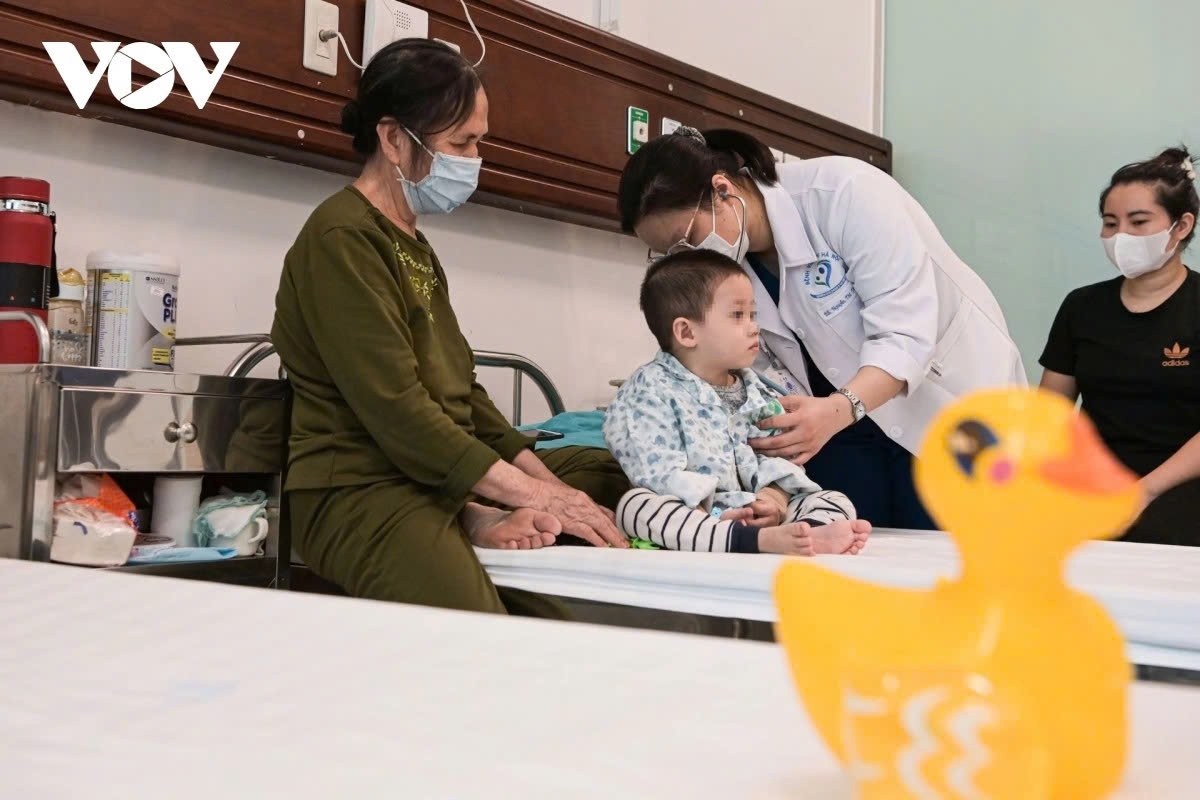 doctors warn of severe flu complications amid surge in child hospitalisations picture 8