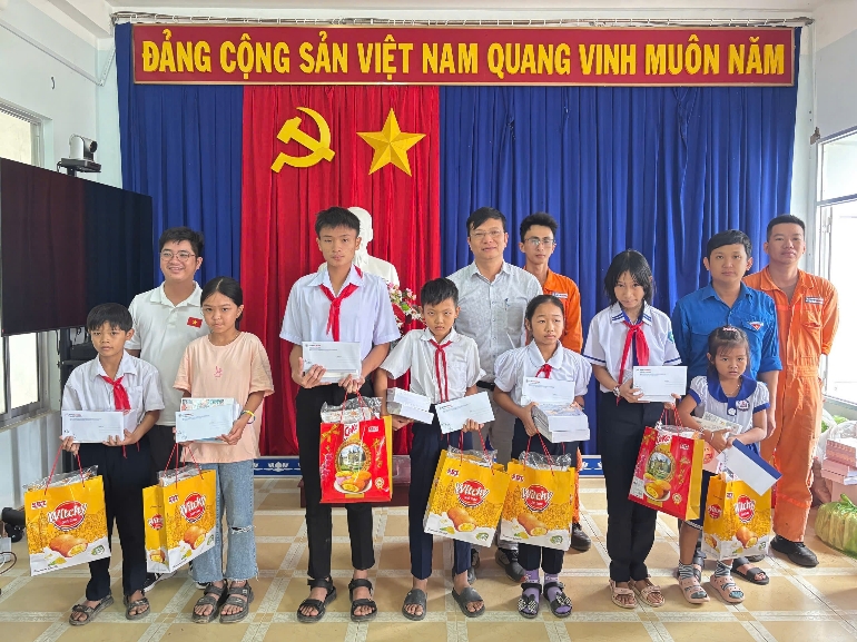 evngenco3 trien khai 2 dot ho tro khan cap cho cac tinh mien trung sau bao so 13 hinh anh 6