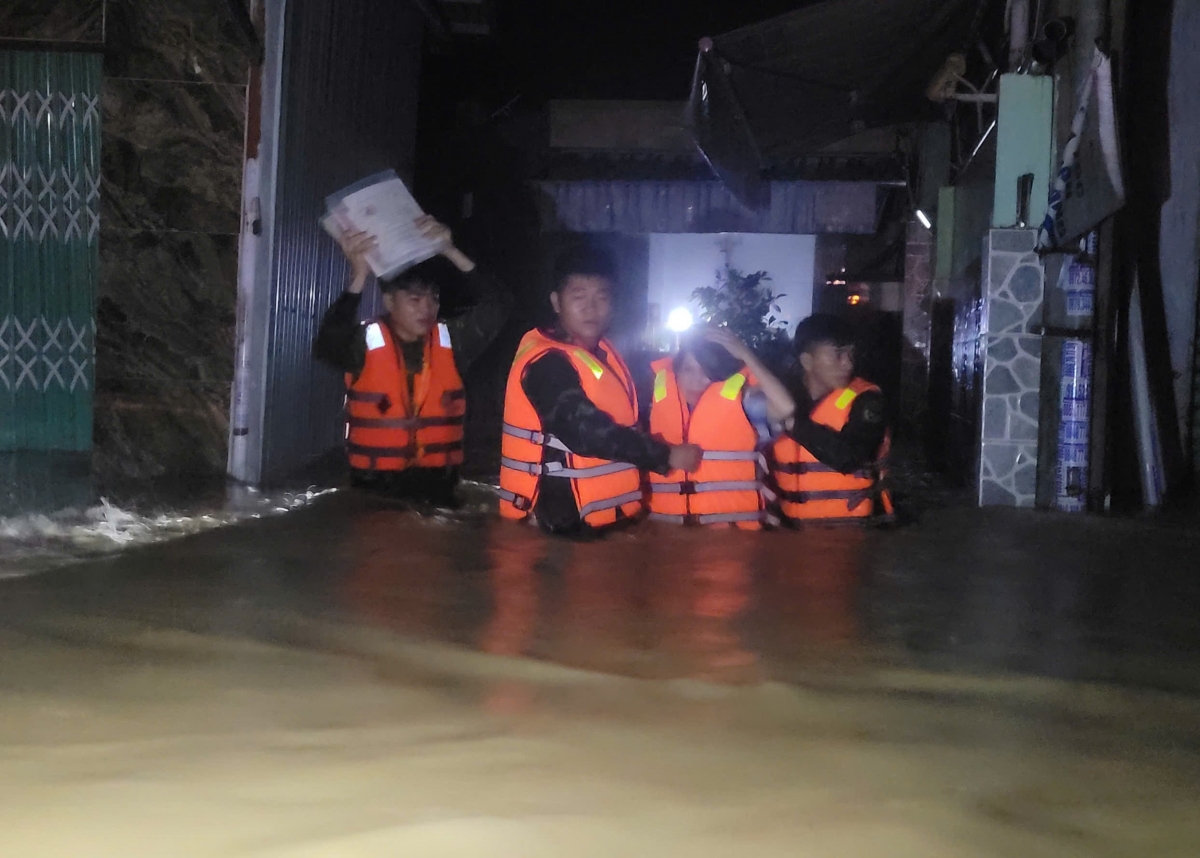 Hơn 3.000 người được cứu an toàn trong 1 tuần mưa lũ ở Khánh Hòa