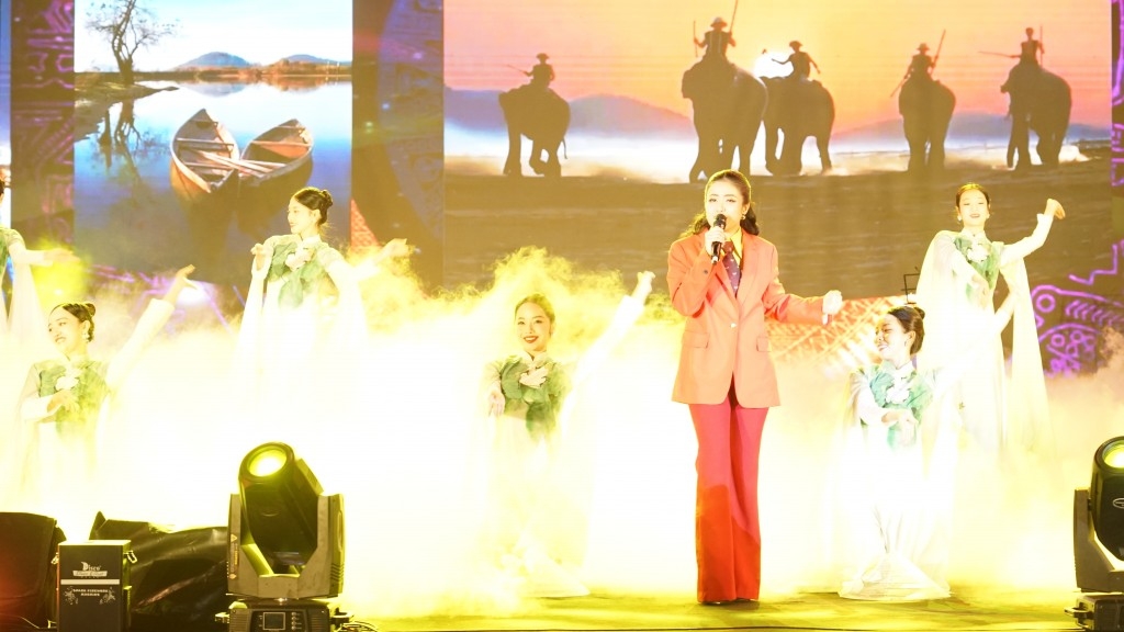soi dong chuong trinh giao luu van hoa nghe thuat quoc te ha noi 2025 hinh anh 1