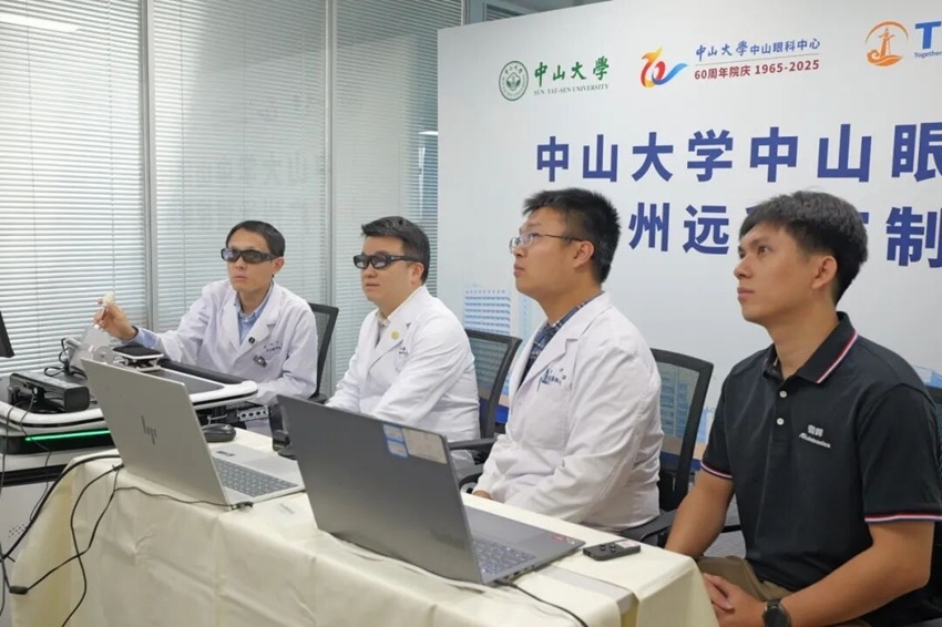 Ca phẫu thuật mắt bằng robot từ xa đầu tiên trên thế giới