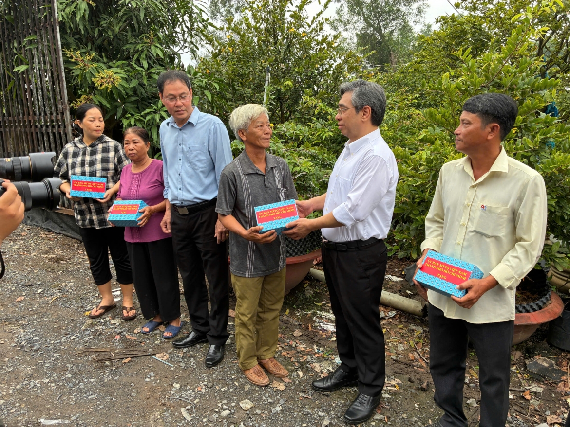 thu phu mai vang tp.hcm tam thoat ngap, nong dan voi noi lo hinh anh 2