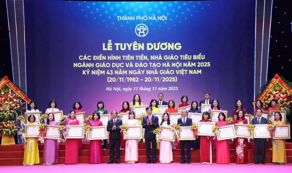 Bí thư Hà Nội: Bảo đảm điều kiện tốt nhất để giáo viên yên tâm công tác