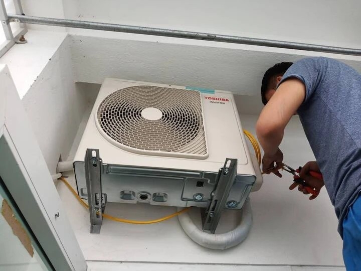 Nhà chung cư lắp cục nóng điều hòa ở đâu?