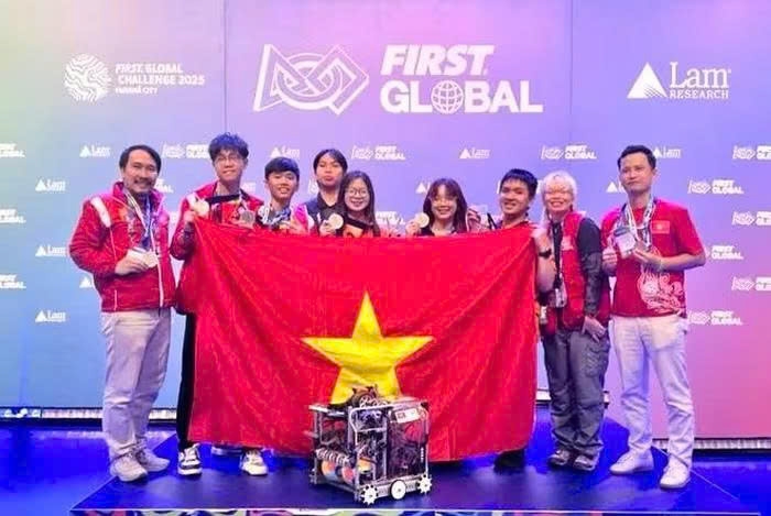 Việt Nam giành Huy chương Bạc tại cuộc thi Robotics quốc tế 2025