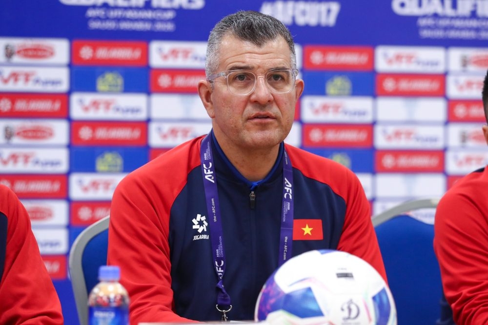 hlv cristiano roland tu tin cung u17 viet nam gieo sau cho u17 malaysia hinh anh 1