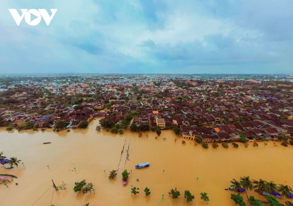 floodwaters again submerge hoi an - the iconic tourist destination picture 1