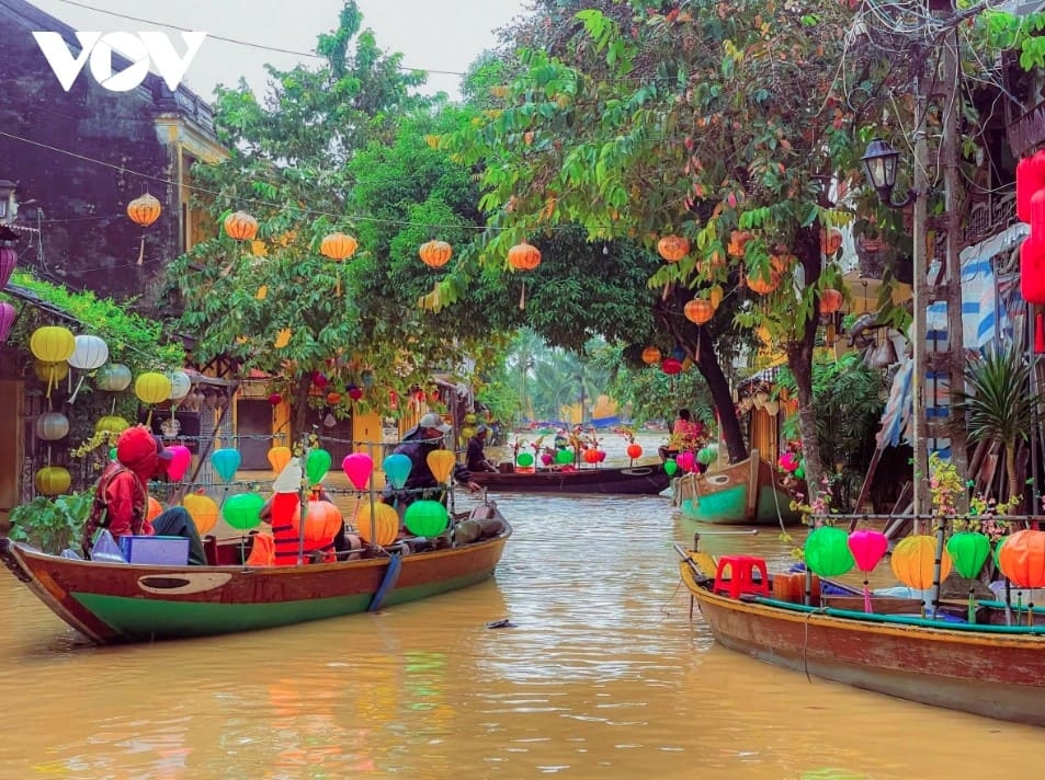 floodwaters again submerge hoi an - the iconic tourist destination picture 10