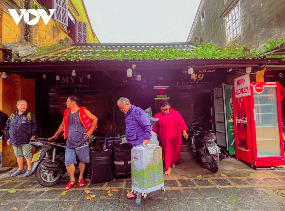 floodwaters again submerge hoi an - the iconic tourist destination picture 15