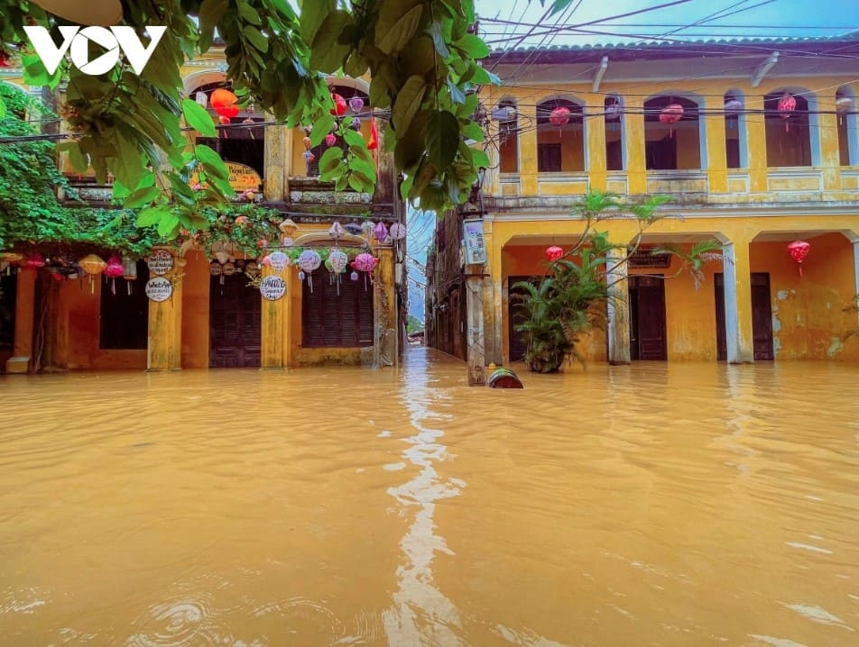 floodwaters again submerge hoi an - the iconic tourist destination picture 2