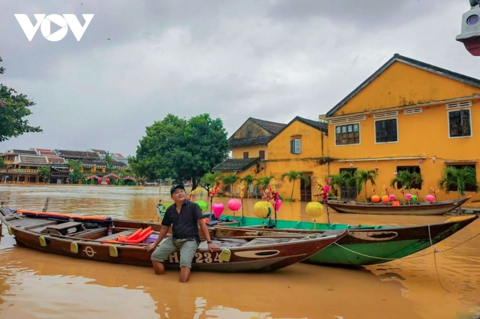 floodwaters again submerge hoi an - the iconic tourist destination picture 5