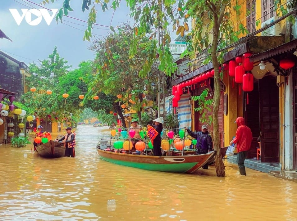 floodwaters again submerge hoi an - the iconic tourist destination picture 6