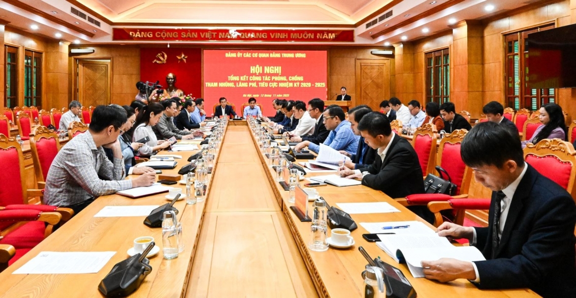 hoan thien the che, tang cuong cong khai, minh bach de khong the tham nhung hinh anh 1