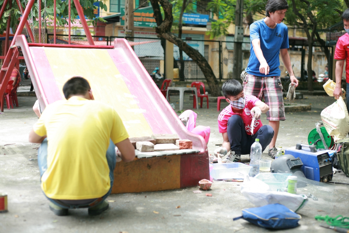 think playgrounds xay san choi trong pho mien phi cho tre hinh anh 2