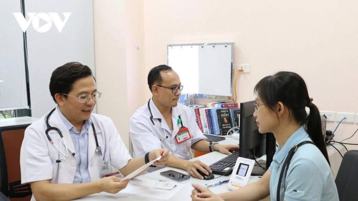 Dự thảo Văn kiện Đại hội XIV: Cách tiếp cận không còn là “quản lý y tế” theo nghĩa hẹp