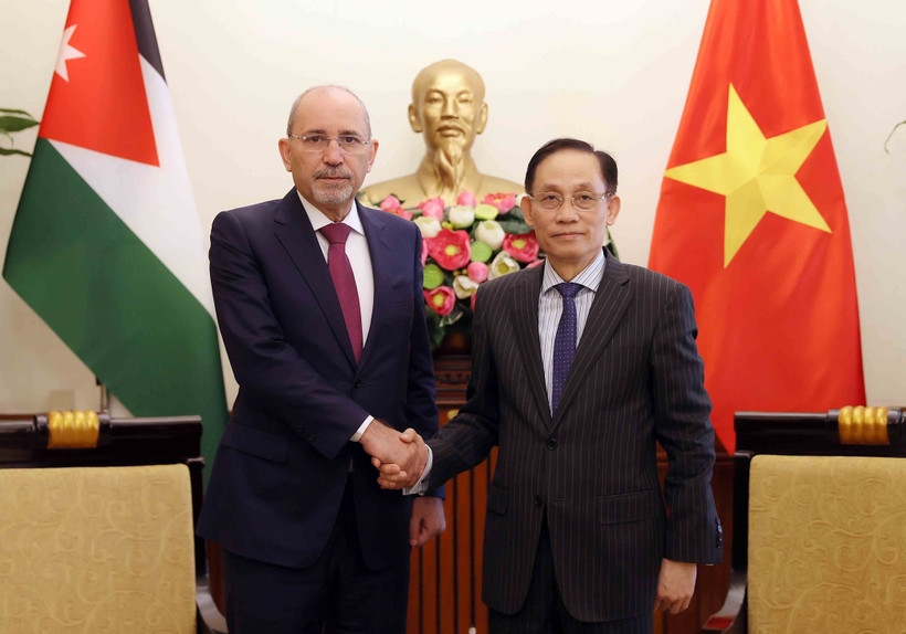 Vietnamese, Jordanian foreign ministers plan next steps following King’s visit