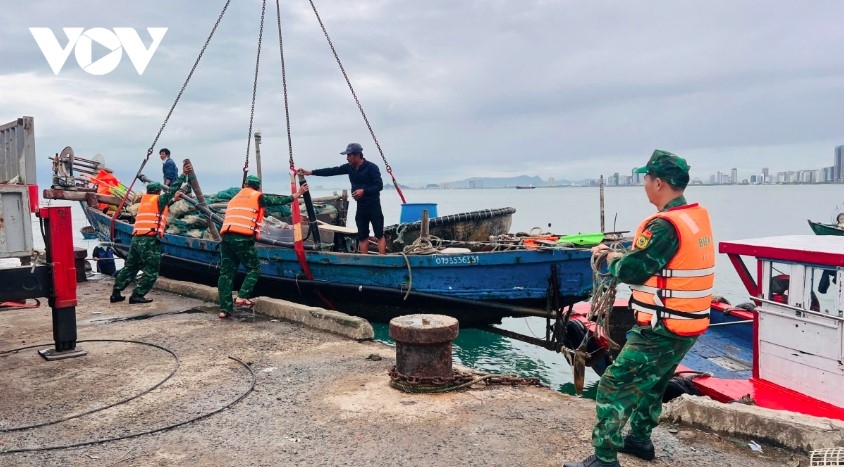 central vietnam steps up flood relief, braces for typhoon kalmaegi picture 2