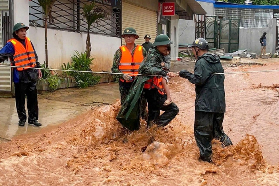 thu tuong yeu cau dam bao dien va nguon cung hang thiet yeu sau mua lu hinh anh 1
