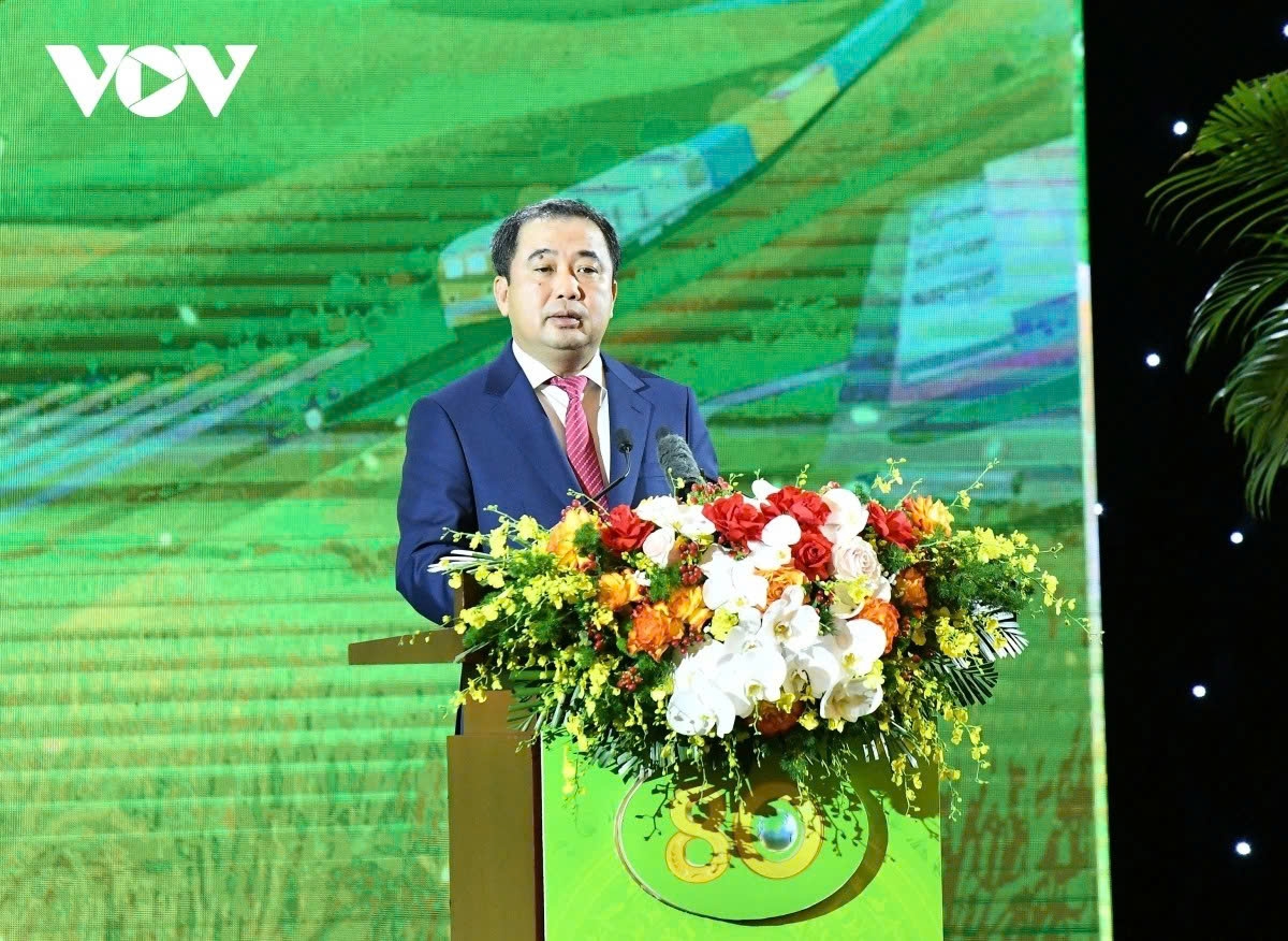 party leader to lam attends 80th anniversary of agriculture and environment sector picture 2