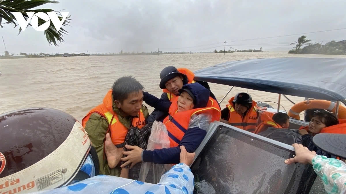 Bộ Chính trị, Ban Bí thư lập 5 đoàn công tác chỉ đạo khắc phục hậu quả mưa lũ