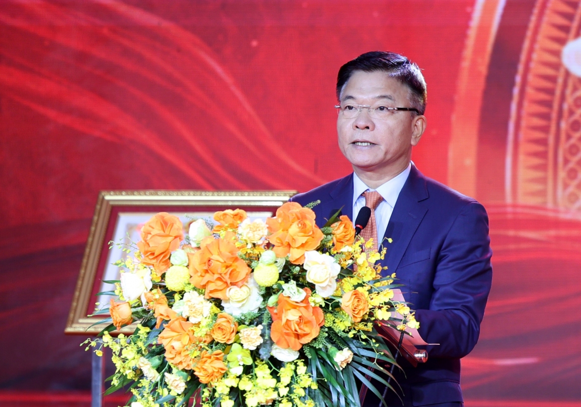 Trường ĐHKHXH&NV Hà Nội đón nhận Huân chương Lao động hạng Nhất