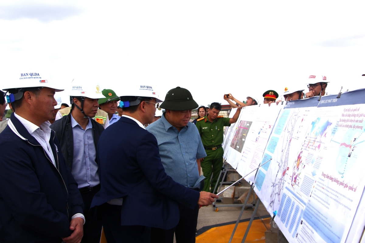 Phó Thủ tướng Nguyễn Chí Dũng kiểm tra các dự án trọng điểm tại Quảng Trị