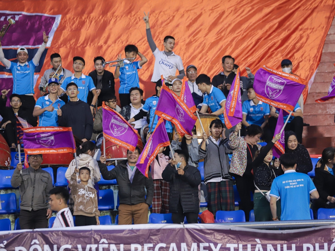 ket qua bong da viet nam hom nay 1 11 ninh binh noi dai chuoi bat bai hinh anh 10