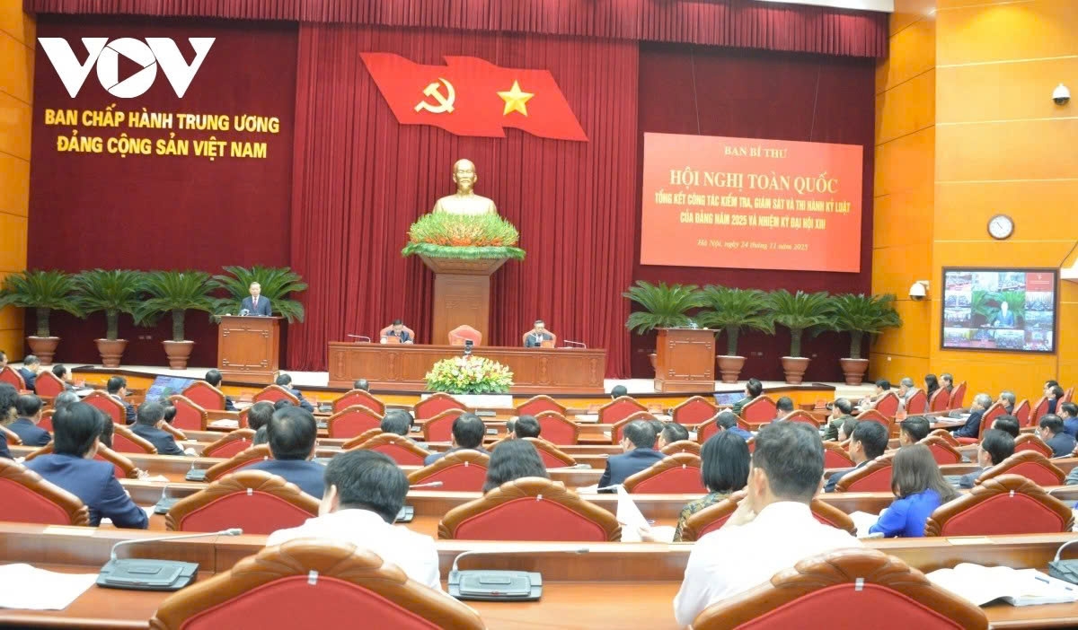 party and state leaders commemorate flood victims in the central region picture 2