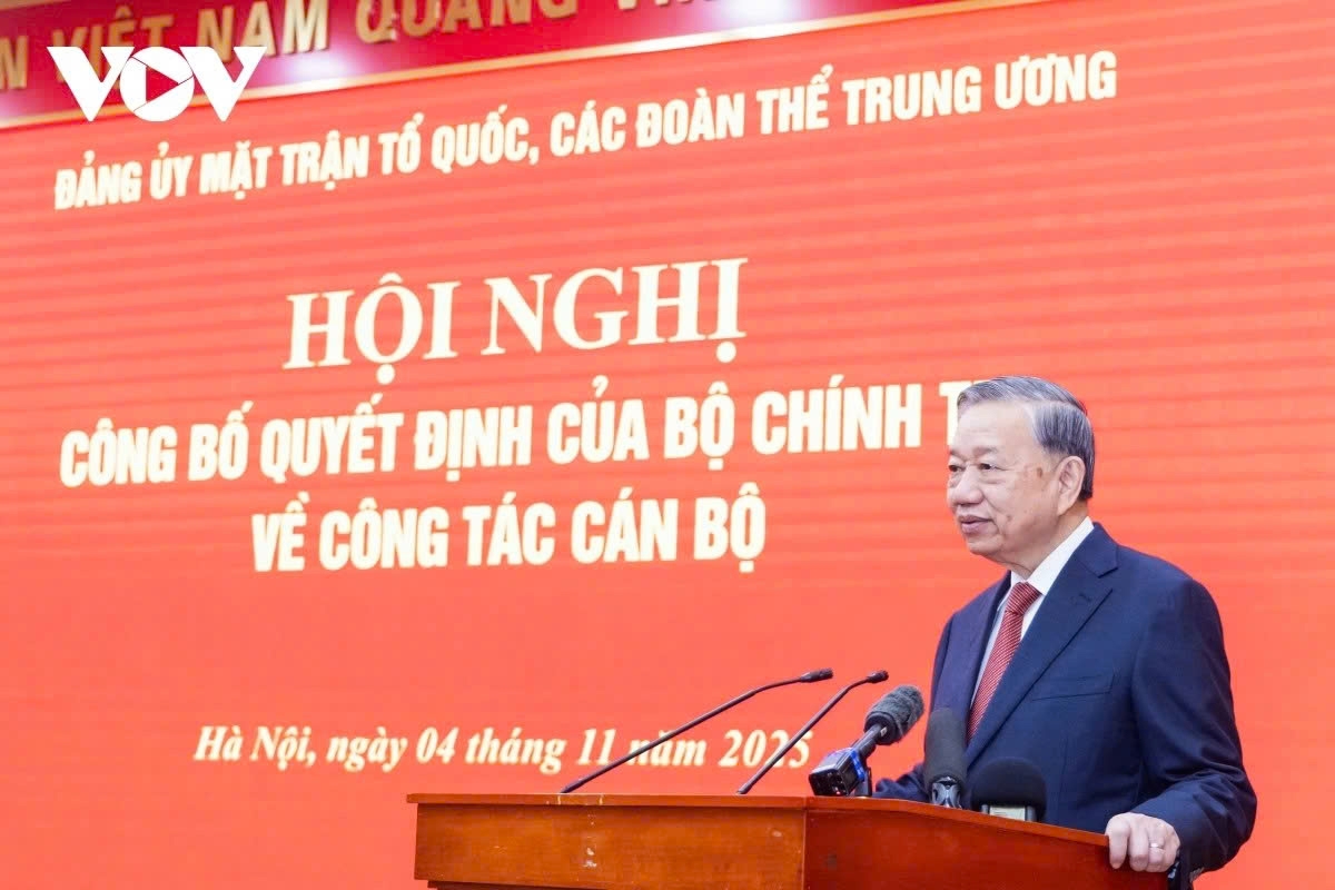 vietnam introduces special incentives to attract talented officials, experts picture 1