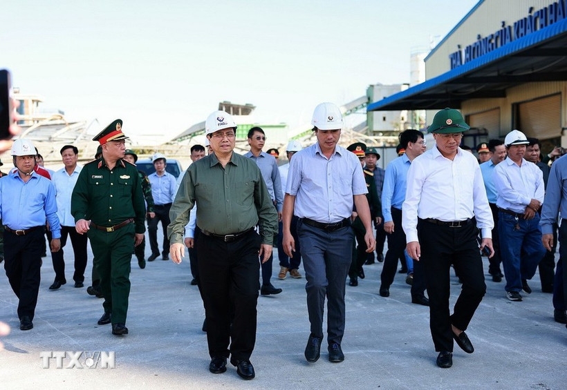 pm inspects post-storm recovery efforts in gia lai picture 1