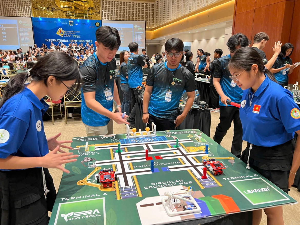 Doi tuyen viet nam tai robothon quoc te 2025 toa sang voi 22 giai thuong lon hinh anh 2