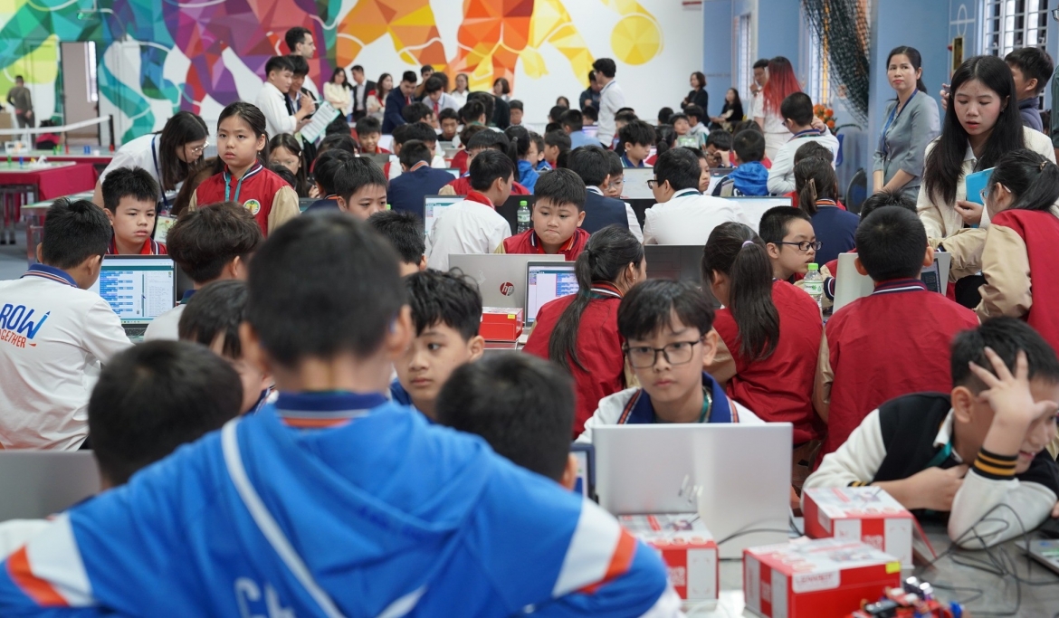 Doi tuyen viet nam tai robothon quoc te 2025 toa sang voi 22 giai thuong lon hinh anh 3