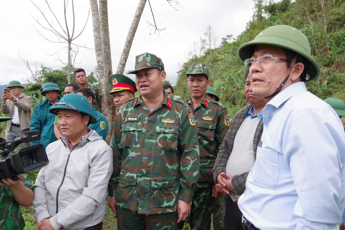 Khu vực sạt lở ở Đà Nẵng tiếp tục dịch chuyển, chưa thể tìm kiếm người mất tích