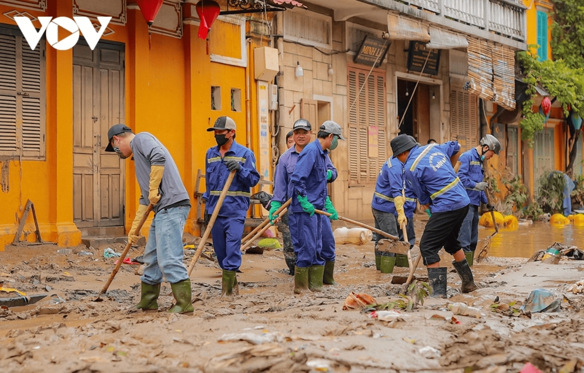 hoi an intensifies cleanup efforts after heavy flooding picture 11 hoi an intensifies cleanup efforts after heavy flooding picture 11
