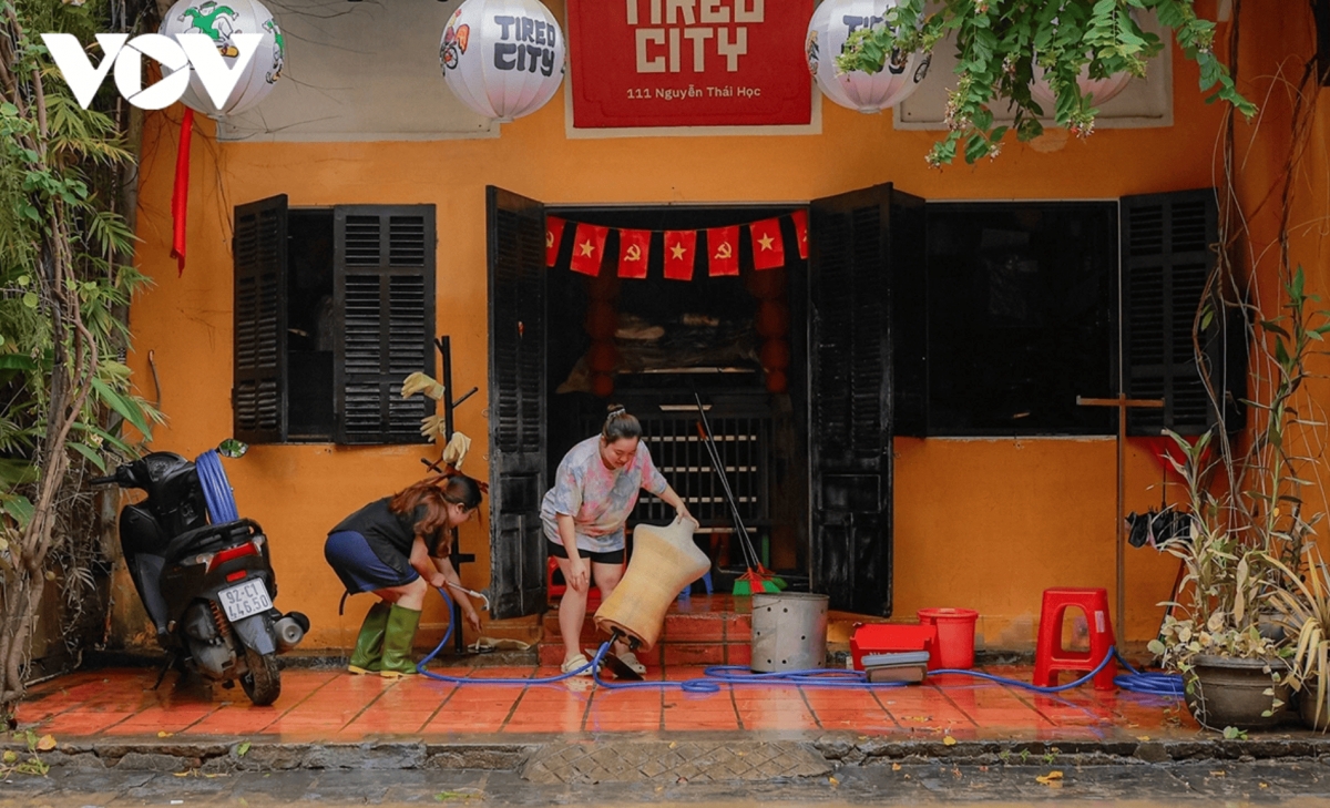 hoi an intensifies cleanup efforts after heavy flooding picture 13 hoi an intensifies cleanup efforts after heavy flooding picture 13