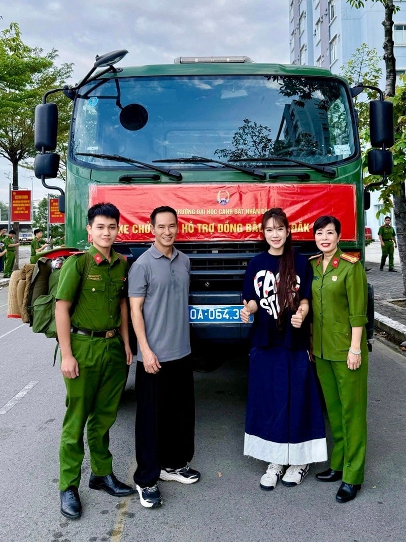 son tung m-tp ung ho 700 trieu dong gui toi dong bao mien trung bi lu lut hinh anh 2