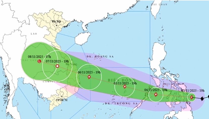 kalmaegi moves quickly into east sea, cold air intensifies in northern vietnam picture 1