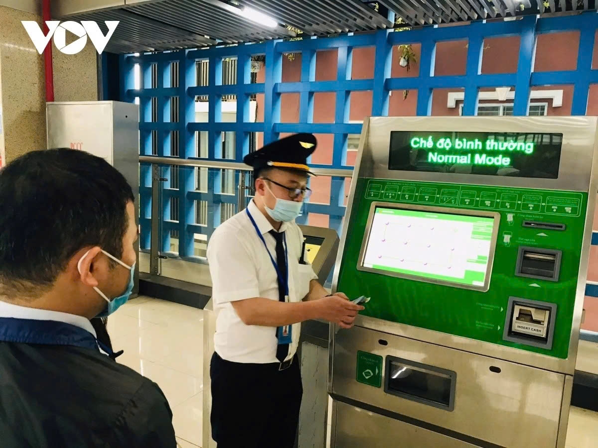 Khách đi tàu Cát Linh - Hà Đông sẽ sử dụng thẻ vé định danh mới