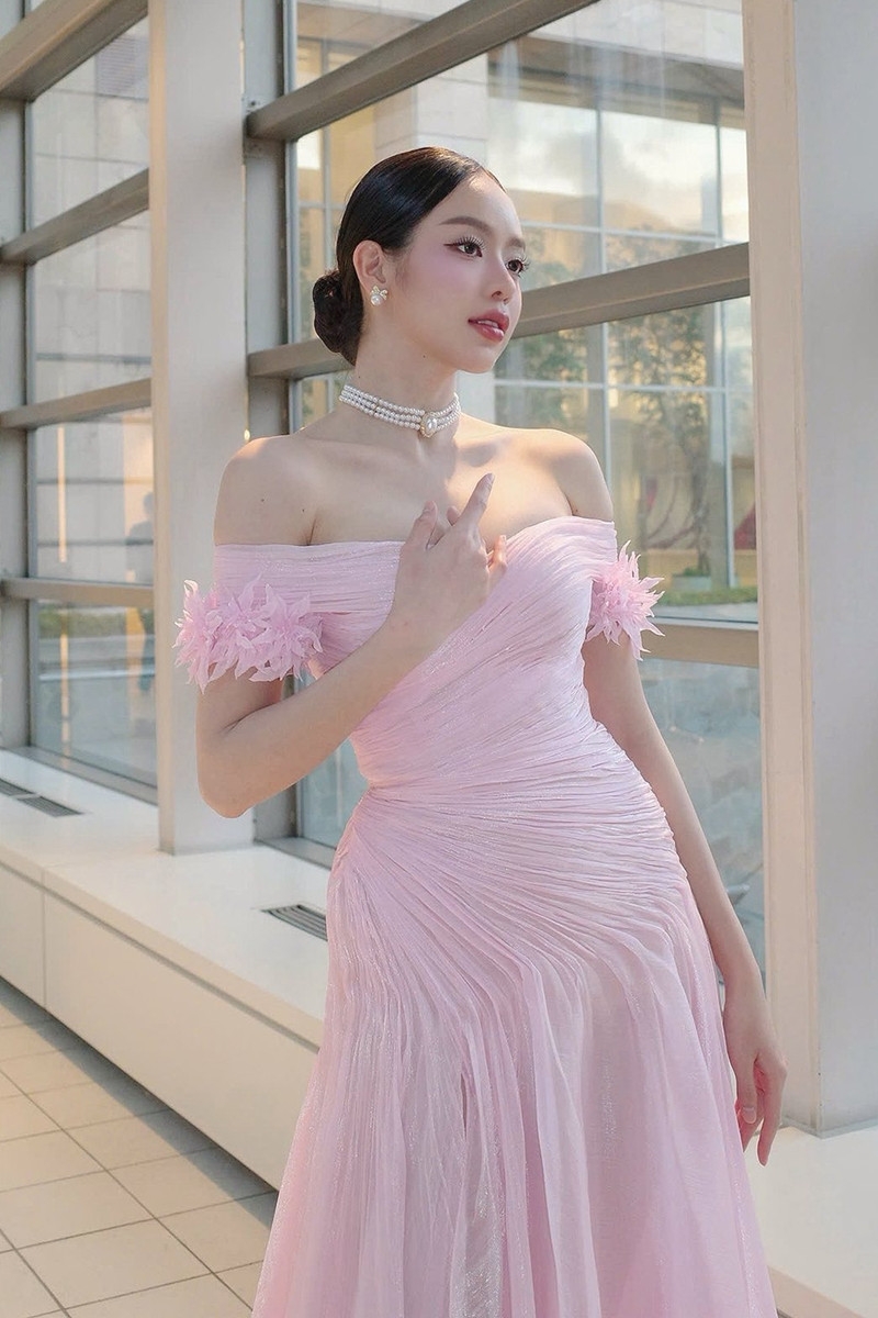 sao viet 27 11 mc mai ngoc khoe vong 2 thon gon sau 7 thang sinh con hinh anh 2